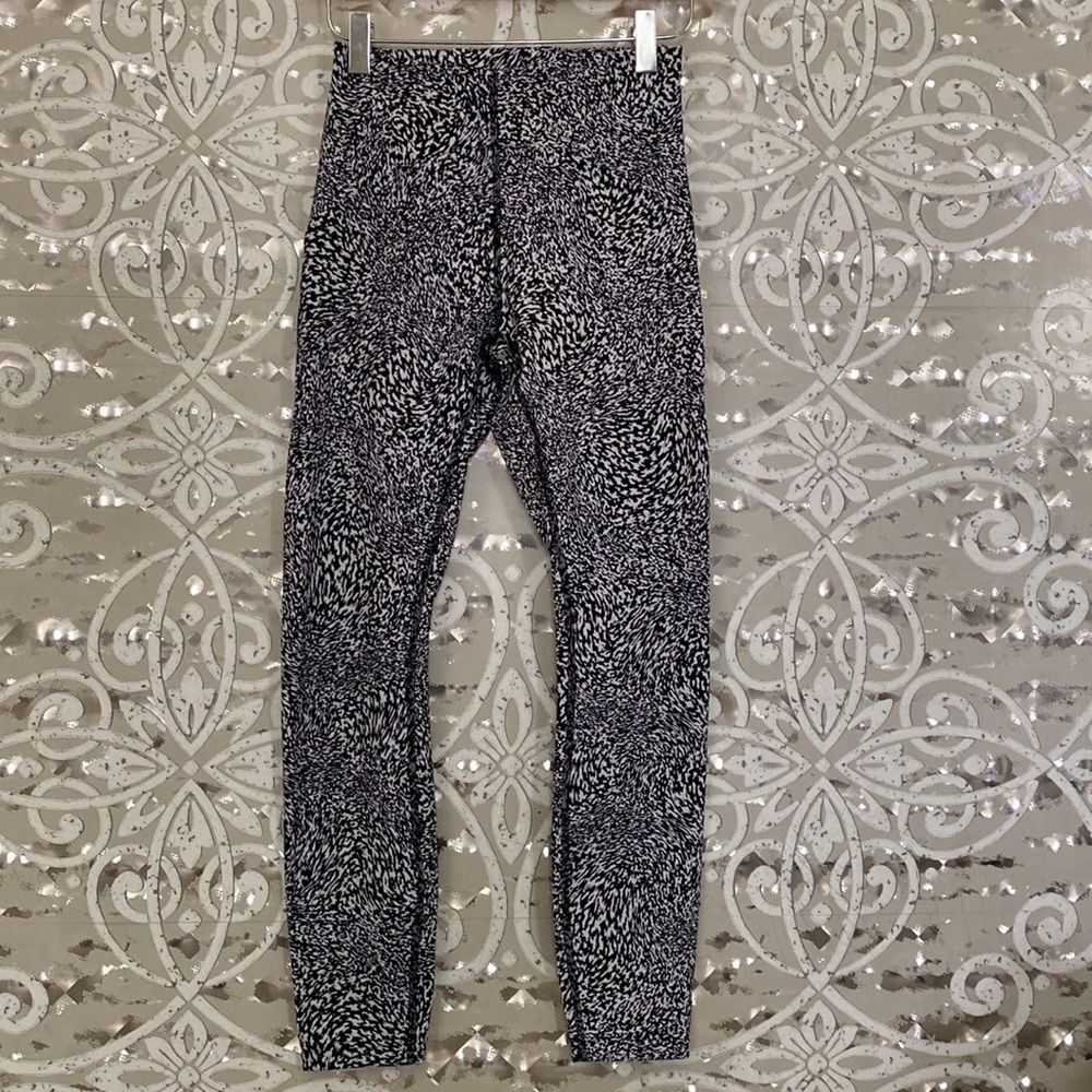 lululemon athletica Black and White Patterned Leggings - Picture 3 of 9